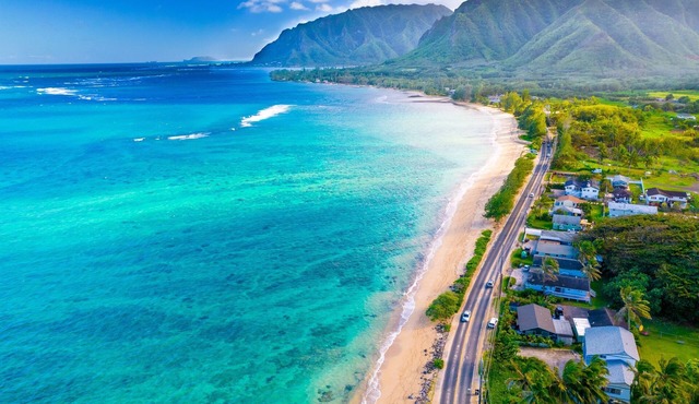Spacious 5 Bedroom Oceanfront Home in Oahu's Countryside
