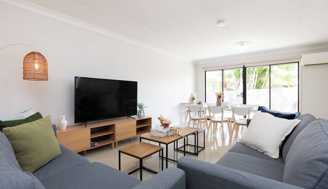 Spacious Acacia Ridge 3BR | Private| 6BS3