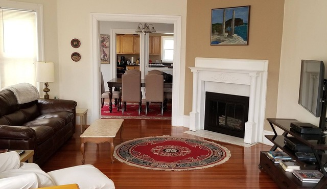 Spacious Condo In Cranston/Providence Line - 2 Bed