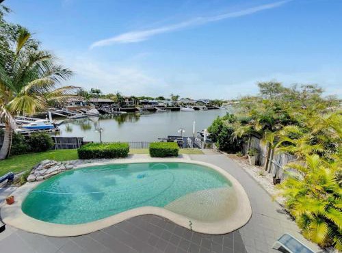 Spacious Family & Pet-friendly Home on the Canal