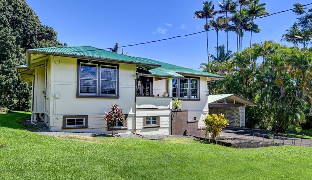 Spacious Historic Estate ~ 5 Min Walk to Hilo & Bay Front