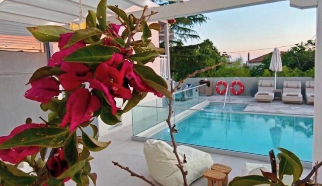 Spacious King Suite with Balcony, Sea Views & Infinity Pool