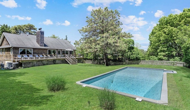 Spacious Southampton Home in Shinnecock Hills, Central Between Southampton,.