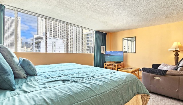 Spacious Studio Apt. with WiFi and A/C - Super close to Beach & Zoo