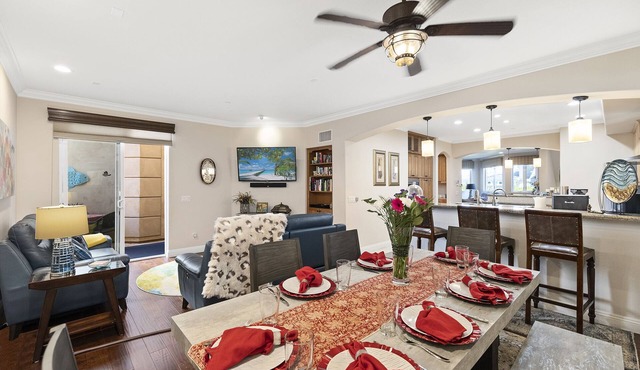 Spacious Village beach house. Private rooftop deck. Walk to beaches and shops.