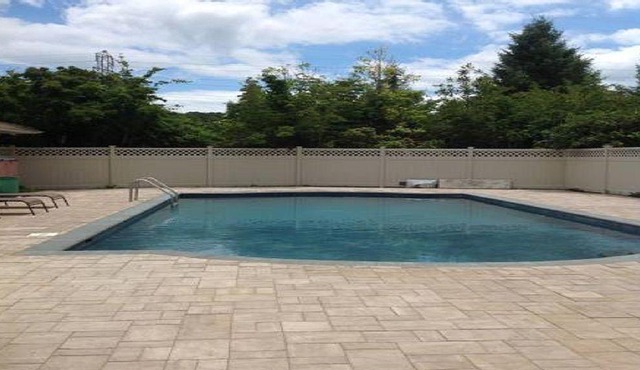 Sprawling Southampton Home w Pool Jacuzzi Near Beach Town