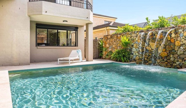 Stone & Sand - spacious coastal retreat in quiet location