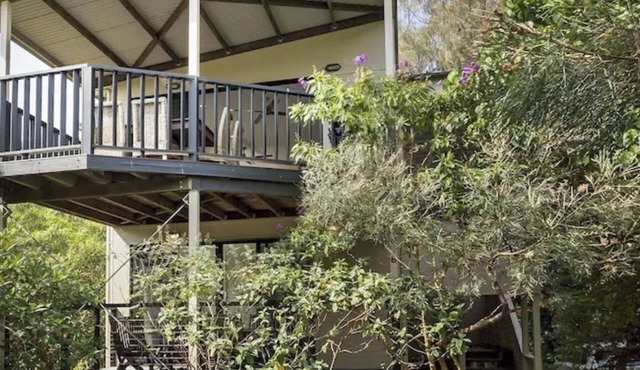 Straddie Beach House 1. Point Lookout, Straddie. 4 minute walk to Home Beach.