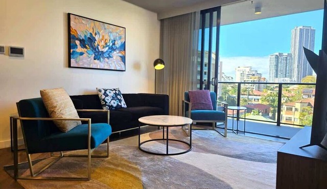 Stunning Southport 2BR | Rooftop Pool, Spa & Sauna