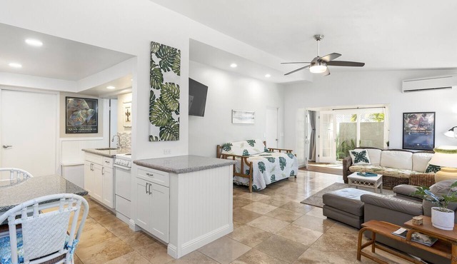 Stylish 1BR Apartment with AC, Full Kitchen & W/D - Just Steps to the Beach