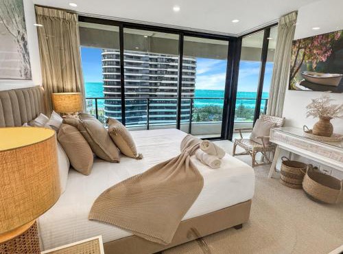 Stylish Coastal Retreat Oracle Tower 2 Level 15
