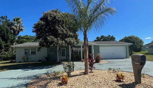 Sunshine & Swimming! Private Pool Home Near Crystal River Springs, Quiet Area