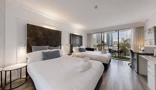Surfers Paradise Studio 2Bed 50m from Breachfront