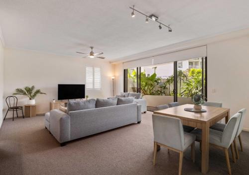 Swell Resort Burleigh – Steps to Beach & Dining