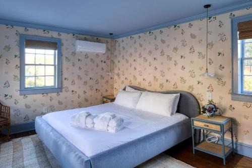 The Nicholas Carriage King Suite - Walk to King