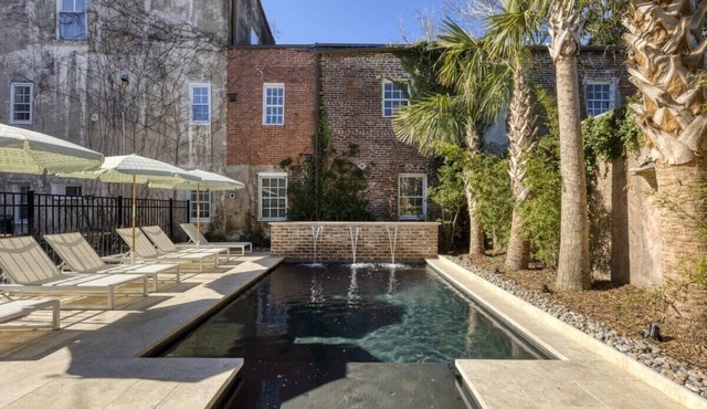 The Nicholas Veranda King Suite- 1 Block to King
