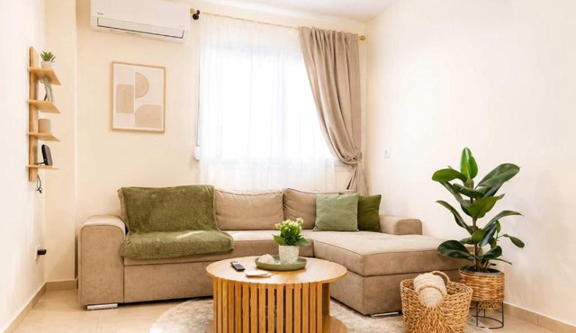 The PINE - Stylish Thessaloniki Stay & Private Parking