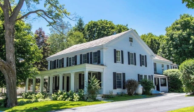 This house is a 4 bedroom(s), 2.5 bathrooms, located in Manchester, VT.