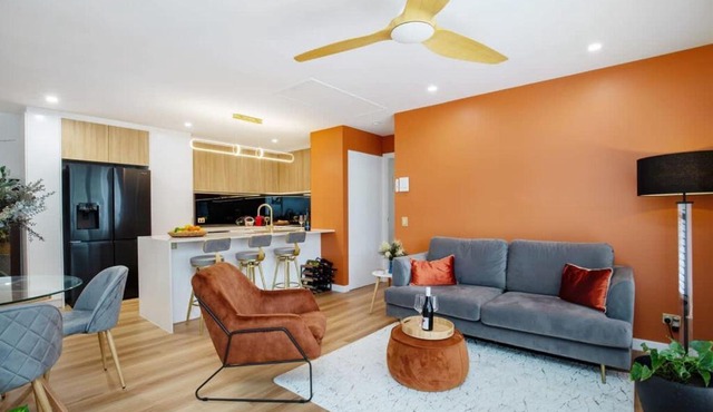 Top Floor in Burleigh Pool Parking Walk To Beach