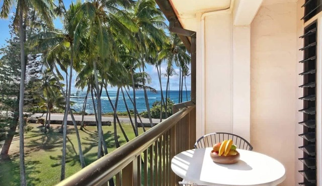 Top Floor Ocean View w/A/C just Steps to the beach and Beach House Restaurant