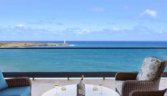 Townhouse with Full Kitchen and Private Balcony Steps to Kalapaki Beach