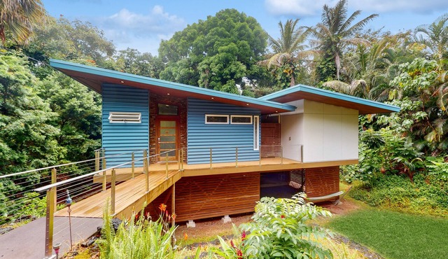 Tranquil Island Escape | Walk to Kehena Beach | Washer & dryer, WiFi