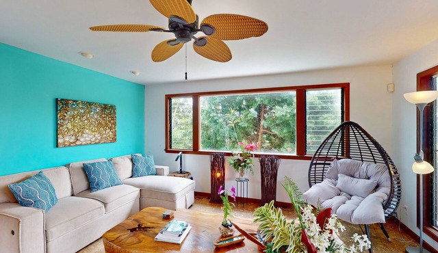 Tropical hideaway near Kehena Black Sand Beach with WiFi & washer/dryer