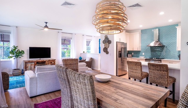 Tropical style Luxury Townhome, newly renovated - Paradise!