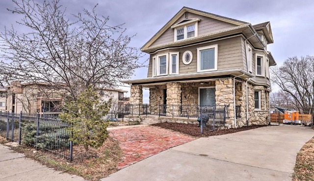 Unique Kansas City Apt: Walk to KC Streetcar Stop!