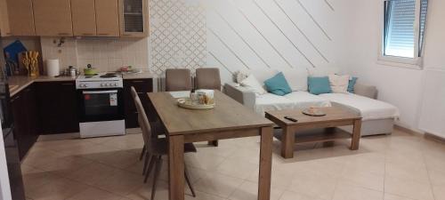 V2 LUX Apartment