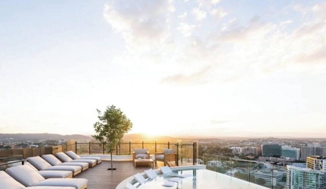Valley Lookout | Luxe 1BR + Rooftop Pool + Parking