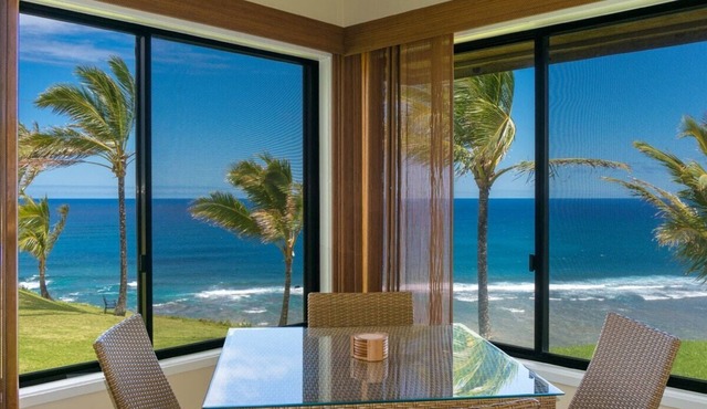 Views, romantic and private with king bed, ground floor convenience