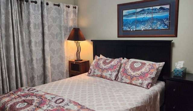 Waikiki Fully Furnished w/pool - walk to beach!