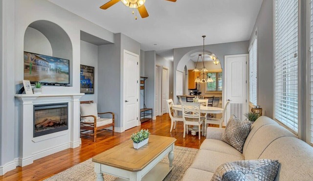 Walk In Condo, No Stairs! Lakeview by Pool!