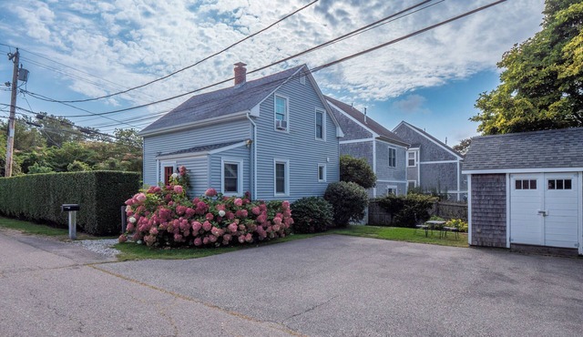 WALK to BEACH/CLIFF WALK! FANTASTIC Location! July OPENING! Fenced yard! Pets!