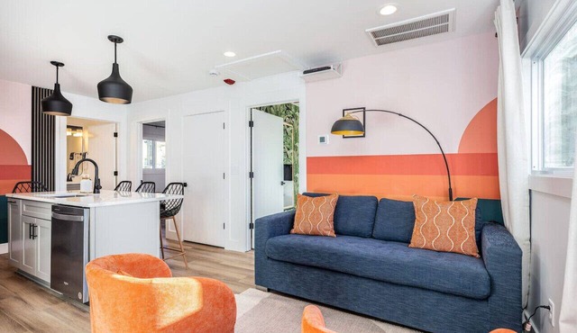 Walk to Hillsboro Village, close to Vanderbilt, 3 miles to Downtown