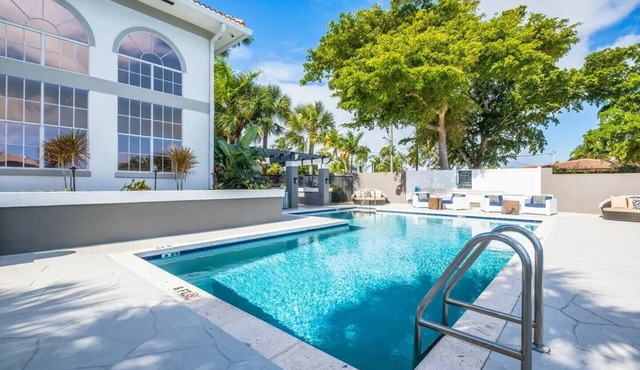 Walk to Las Olas + 15 Min to Beach + Sleeps 6
