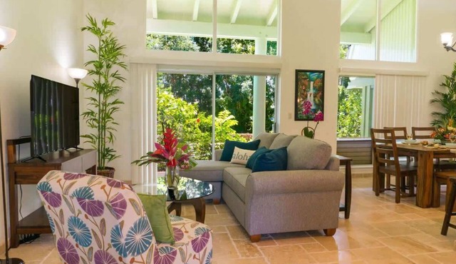 Walk to the Beach and Westin! Sleeps 6