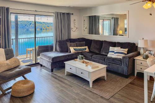 Waterfront Pool! Near SDC - Step-Free Access!