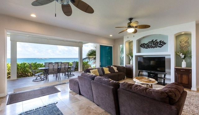White Hibiscus B -home on Laie Point, Beach access