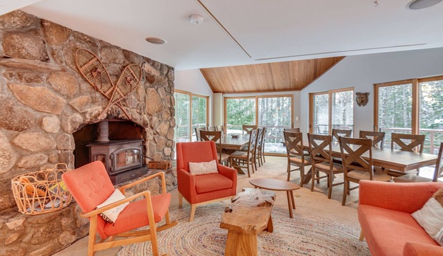 White Mountain Escape w/Separate In-Law Suite!