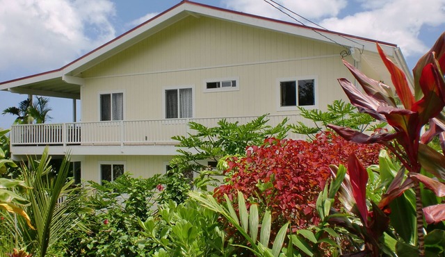 Wir sprechen Deutsch. Lovely studio with kitchenette, spacious lanai,TV and WiFi