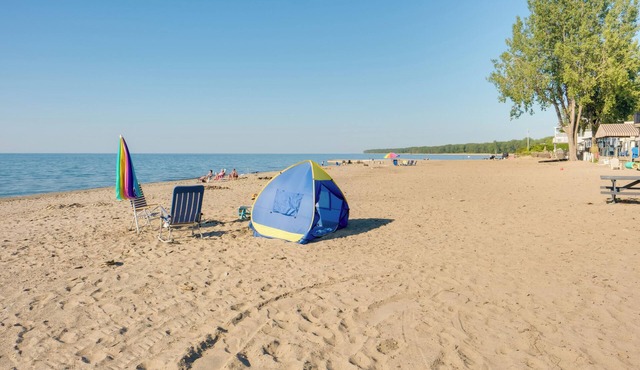'wishin & Fishin' Walkable Erie Home By the Beach!