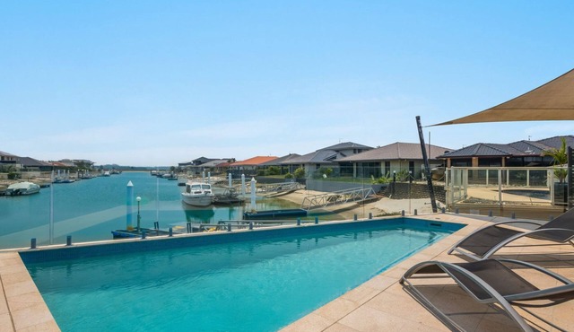 Witonga Waters - Pet Friendly Luxury Waterfront Escape with Pool & Pontoon - Holiday Yamba