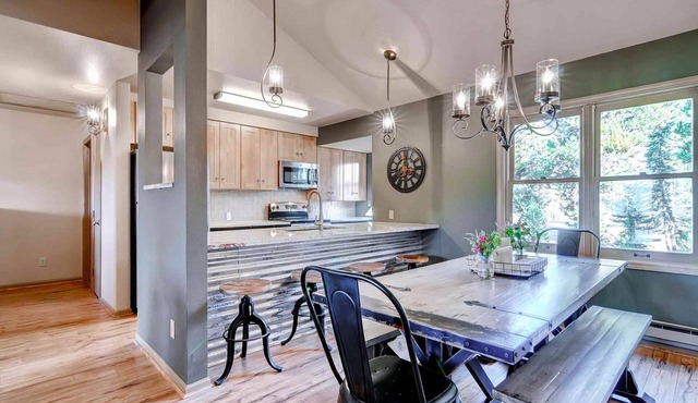 Wk & Mo Discounts! HUGE w/Ski Mtn Views, Fireplace, Garage Free Town Shuttle