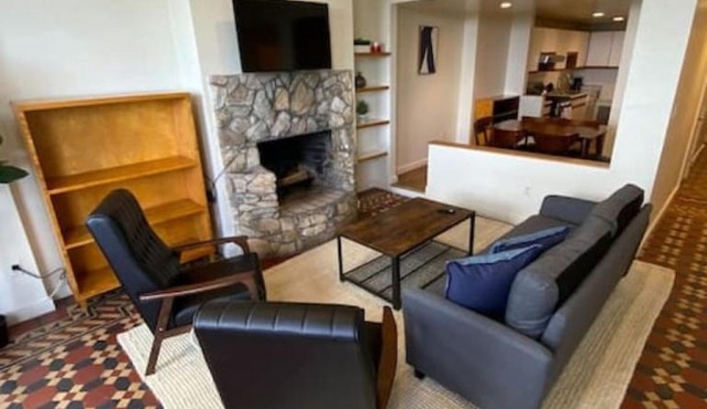 Wonderful Fenway 3 Bed 2bath Steps from Fenway Park