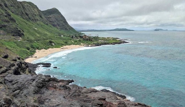 Zen Hawaii Kai Home with Fast WiFi, W/D, Koi Pond & Large Lanai