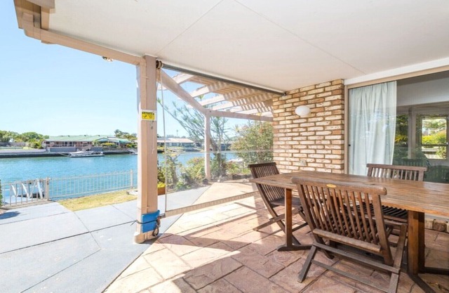CANAL HOLIDAY HOME!!