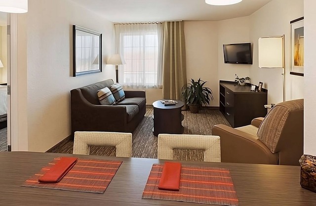 Relax and Unwind! Pet-friendly, Kitchenette, Near Angel Stadium