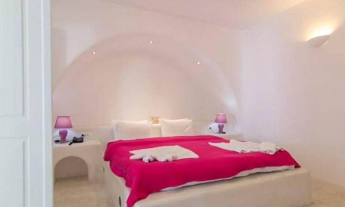 Imerovigli Villa | R 388 Two Bedroom Villa with Pool Breakfast Inc